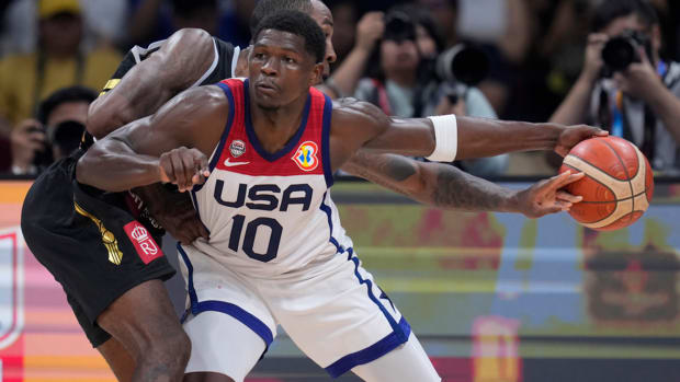Jordan’s Rondae Hollis Jefferson defends U.S. guard Anthony Edwards at the FIBA World Cup in Manila, Philippines, Aug. 30, 2023.